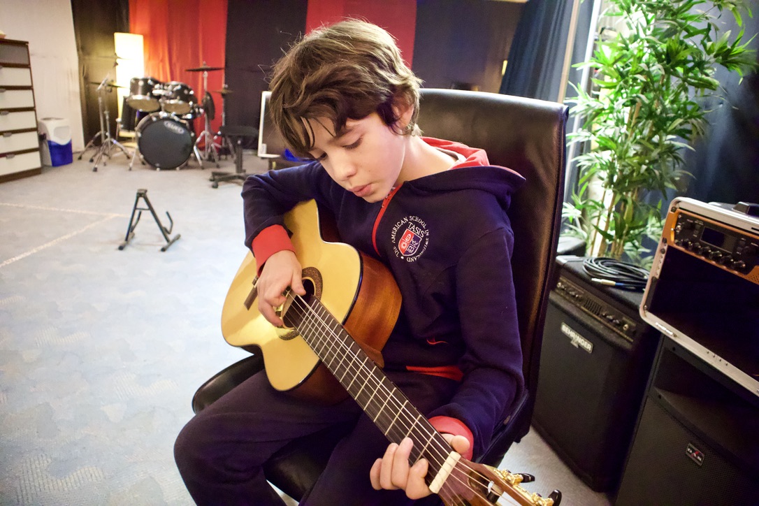 Student during a guitar lesson in the studio